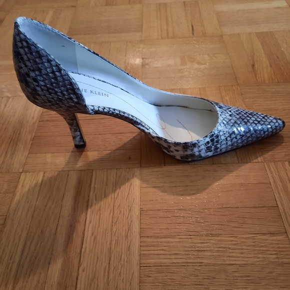Anne Klein Snakeskin (Python) High Heel Pumps - Picture 7 of 11